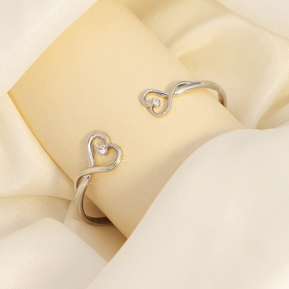 European and American bracelets with simple engravings and diamonds on both ends, hollow peach heart open bracelets that do not fade, bracelets for women, hand jewelry
