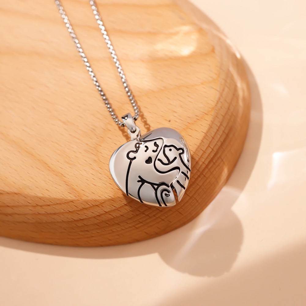 Independent station new bear hug opening and closing necklace ins wind to send mom girlfriend peach heart color print photo necklace gift
