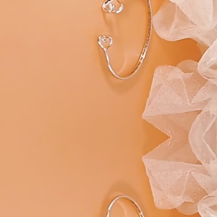 European and American bracelets with simple engravings and diamonds on both ends, hollow peach heart open bracelets that do not fade, bracelets for women, hand jewelry